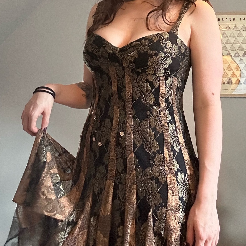Vintage-looking lacy black dress